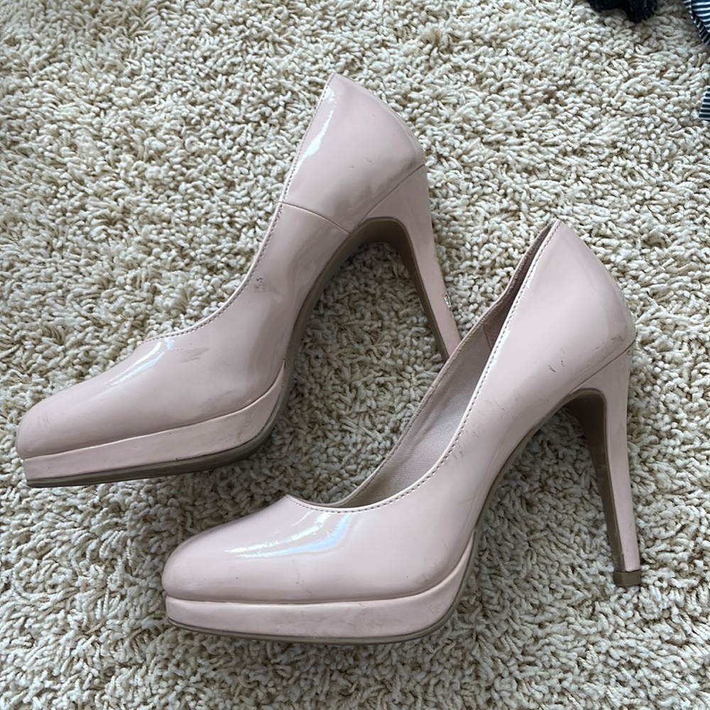 Fioni Soft Light Pink Neutral Rounded Toe High Heels Size 7.5